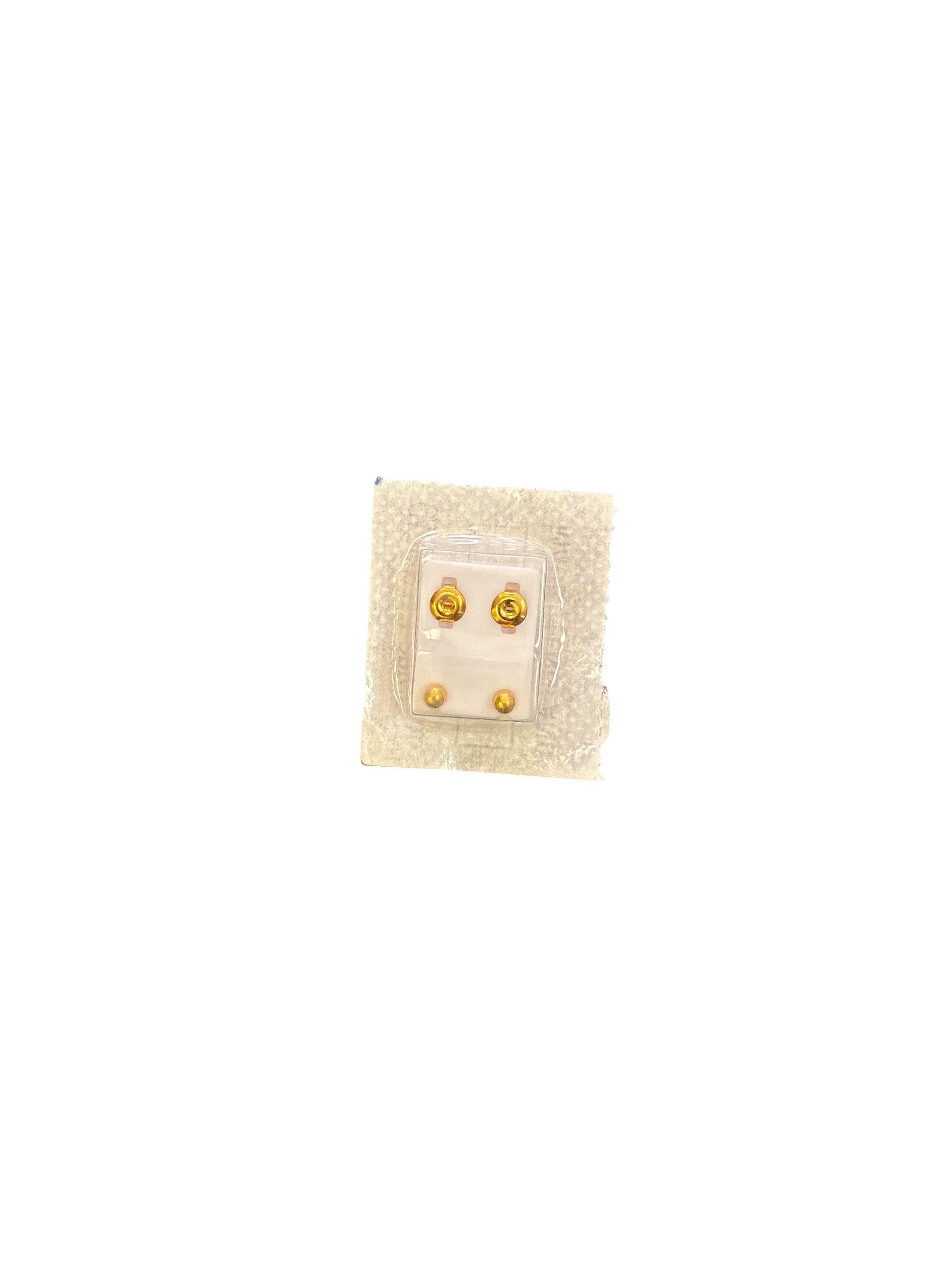 Gold stud earrings set