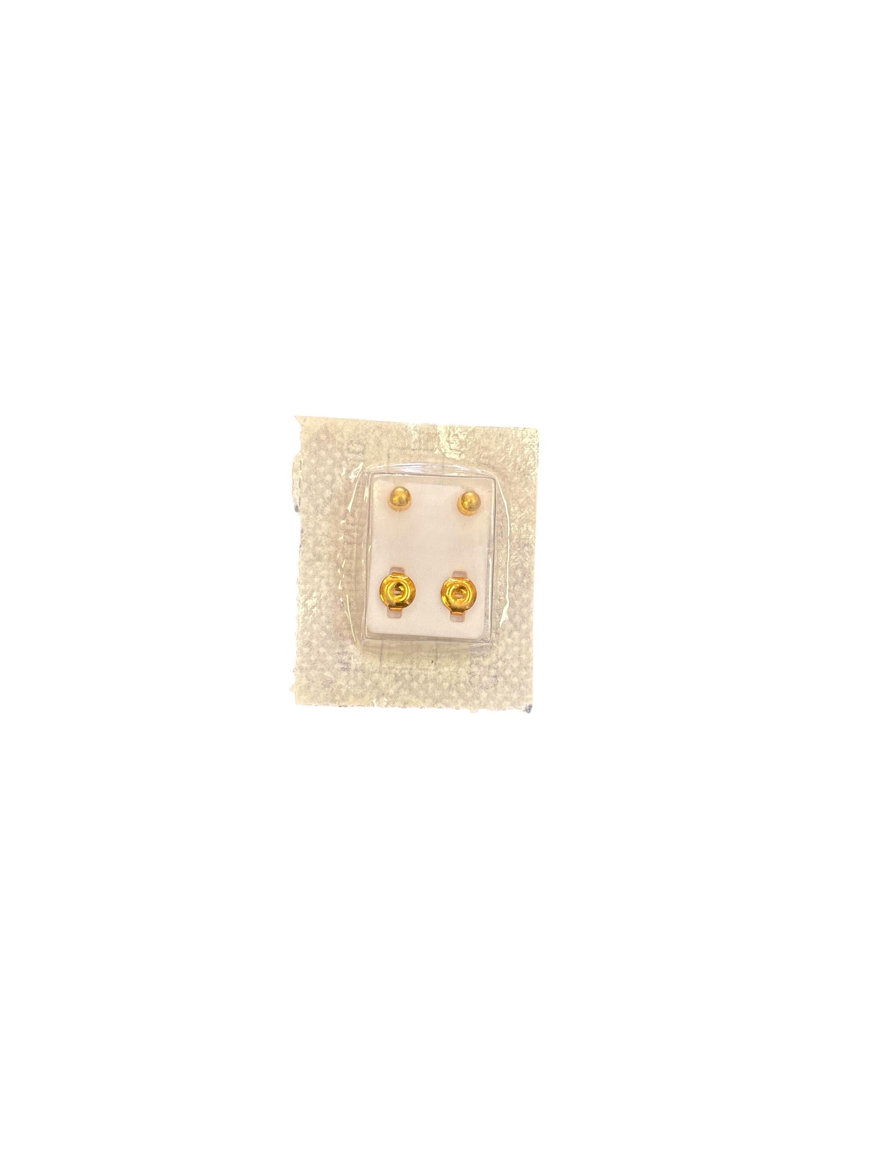 Gold stud earrings set